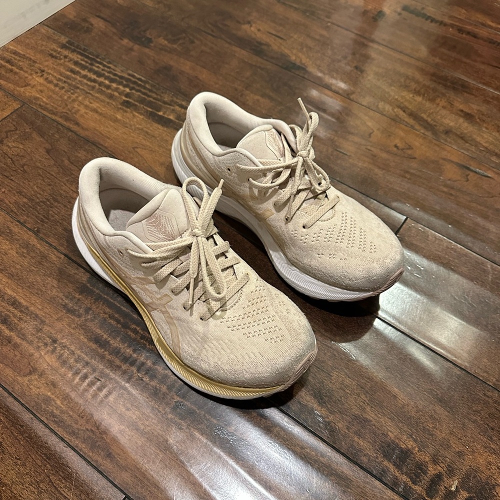 Women’s pink Asics